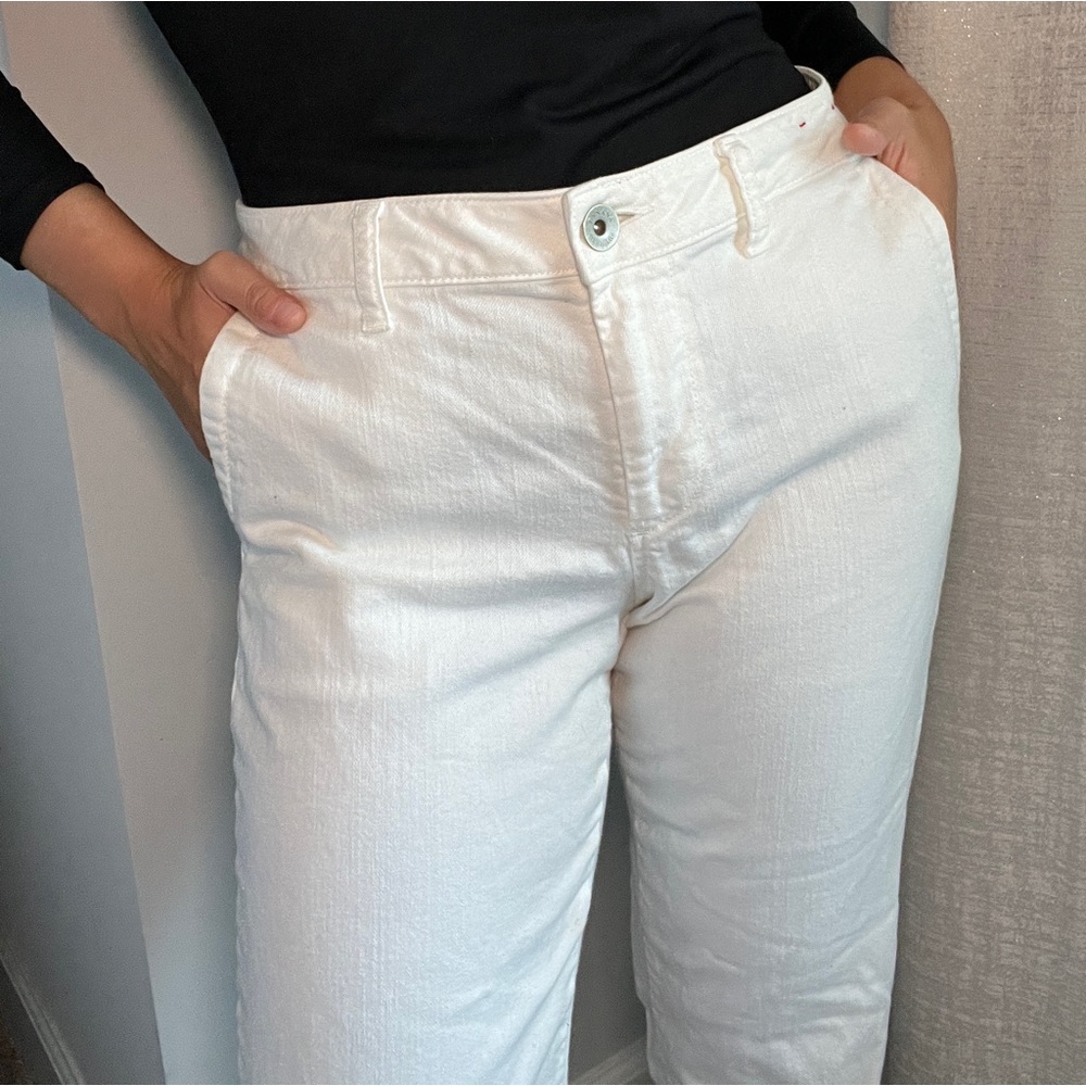 Lightly worn Banana Republic white relaxed jean.